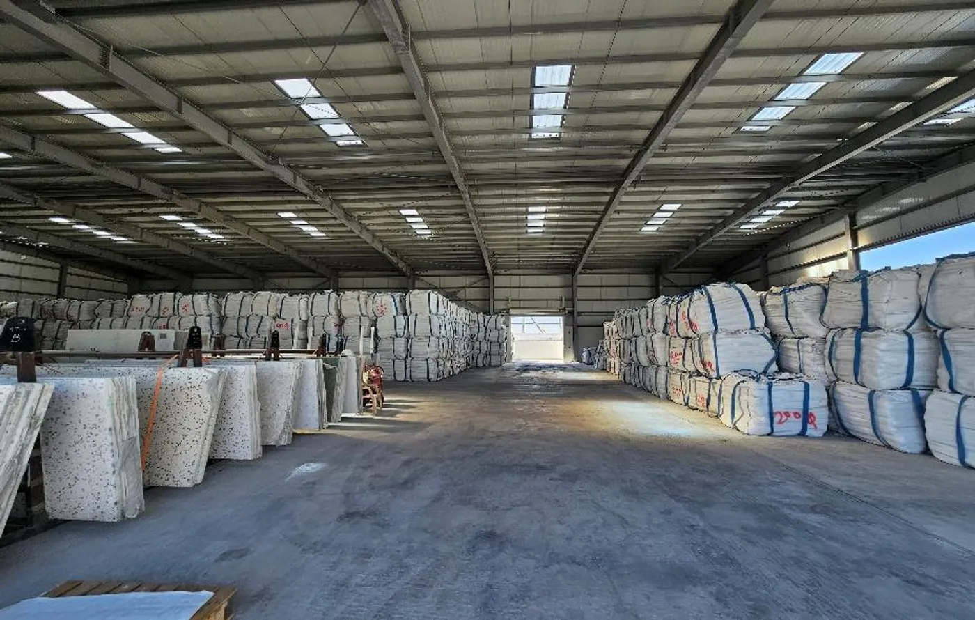 Jumbo-bag and slab stock, ready to load